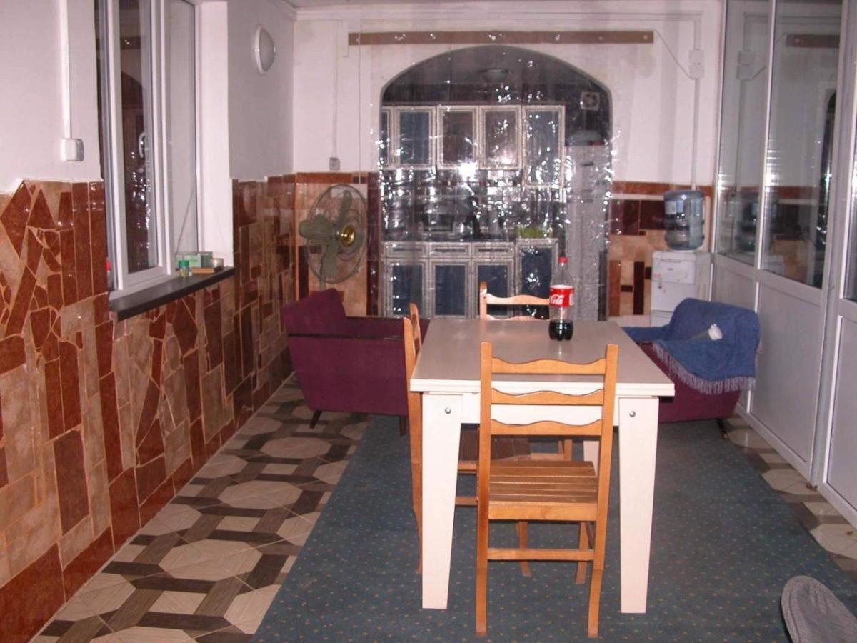 Guest House Oasis - Tvishi Eksteriør bilde